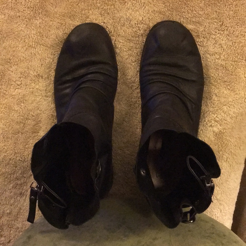 Nine West Low Snap Zippered Boots Size 9 1/2